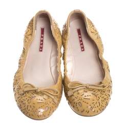 Pre Owned Prada Beige Laser Cut Patent Leather Bow Detail Scrunch Ballet Flats Size 38.5
