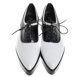 Pre Owned Prada Monochrome Leather Platform Oxford Pointed Toe Flats Size 38.5