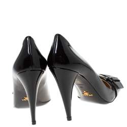 Pre Owned Prada Black/Grey Ombre Patent Leather Buckle Detail Pumps Size 39