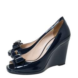 Pre Owned Prada Blue Patent Leather Wedge Bow Peep Toe Pump Size 37.5