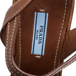 مملوكة مسبقًا صندل برادا سيور متعاكسة و سير كاحل و نعل سميك جلد بني مقاس 39.5