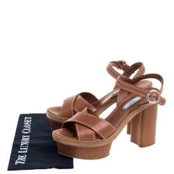 مملوكة مسبقًا صندل برادا سيور متعاكسة و سير كاحل و نعل سميك جلد بني مقاس 39.5