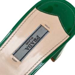 مملوكة مسبقًا Prada Green Patent Leather Slide Mule Sandals Size 39