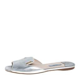 Pre Owned صندل سلايد فلات برادا جلد سافيانو فضي مقاس 37.5