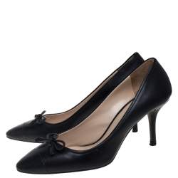 مملوكة مسبقًا Prada Black Leather Bow Accented Pumps Size 40
