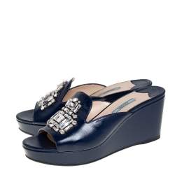 مملوكة مسبقًا Prada Blue Patent Leather Crystal Embellished Wedges Size 40