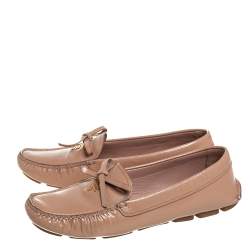 Pre Owned Prada Beige Patent Saffiano Leather Bow Slip On Loafers Size 38.5