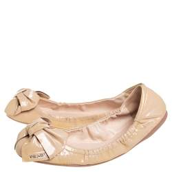 Pre Owned Prada Beige Patent Leather Bow Logo Scrunch Ballet Flats Size 39