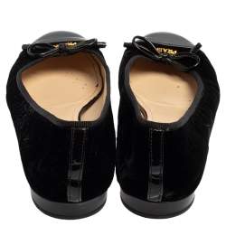 Pre Owned حذاء باليرينا فلات مقدمة جلد لامع أسود و قطيفة أسود مقاس 38.5