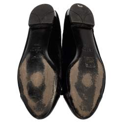 Pre Owned حذاء باليرينا فلات مقدمة جلد لامع أسود و قطيفة أسود مقاس 38.5