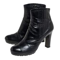 مملوكة مسبقًا Prada Black Textured Leather Cap Toe Ankle Boots Size 39