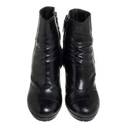 مملوكة مسبقًا Prada Black Textured Leather Cap Toe Ankle Boots Size 39