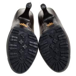 مملوكة مسبقًا Prada Pickle Green Shine Leather Triple Strap Booties Size 39 