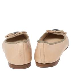 Pre Owned Prada Beige/Black Leather Cap-Toe Bow Detail Ballet Flats Size 38.5