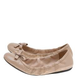 Pre Owned Prada Beige Patent Leather Bow Scrunch Ballet Flats Size 38