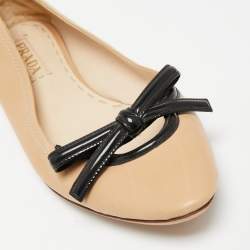 Pre Owned Prada Beige/Black Leather Bow Detail Ballet Flats Size 40