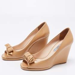 Pre Owned Prada Beige Patent Leather Bow Peep Toe Wedge Pumps Size 38.5
