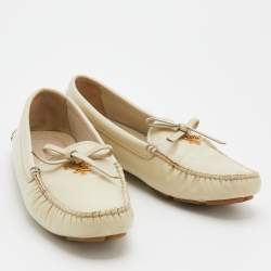Pre Owned Prada Cream Patent Leather Bow Slip On Loafers Size 39