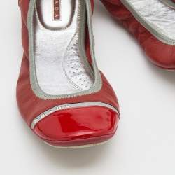 Pre Owned Prada Red Patent Leather and Leather Scrunch Ballet Flats Size 38.5