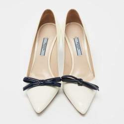 Pre Owned Prada Off-White/Navy Blue Patent Leather Bow Pointed Toe Pumps Size 37