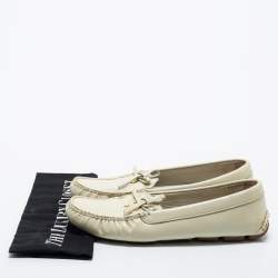 Pre Owned Prada Cream Saffiano Vernice Leather Bow Slip On Loafers Size 38