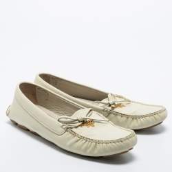 Pre Owned Prada Cream Saffiano Vernice Leather Bow Slip On Loafers Size 38
