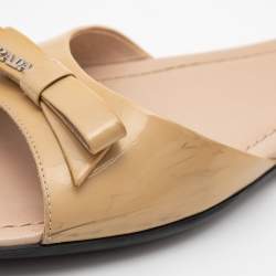 Pre Owned Prada Beige Patent Bow  Flat Sandals Size 39