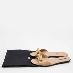Pre Owned Prada Beige Patent Bow  Flat Sandals Size 39