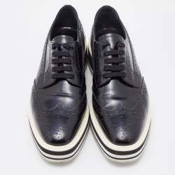 مملوكة مسبقًا Prada Black Brogue Leather Platform Derby Sneakers Size 40