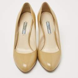 Pre Owned Prada Beige Patent Leather Round Toe Pumps Size 38.5