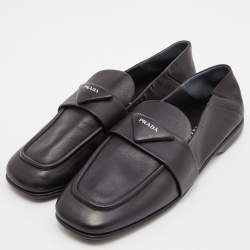 مملوكة مسبقًا Prada Black Leather Logo Loafers Size 40