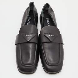 مملوكة مسبقًا Prada Black Leather Logo Loafers Size 40