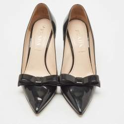 مملوكة مسبقًا Prada Black Patent Leather Bow Pumps Size 37