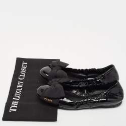 مملوكة مسبقًا Prada Black Patent Leather Scrunch Ballet Flats Size 37