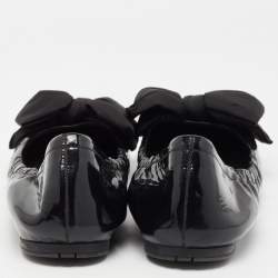 مملوكة مسبقًا Prada Black Patent Leather Scrunch Ballet Flats Size 37