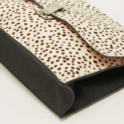 Pre Owned حقيبة كلتش برونزا شولير لانش شعر عجل بطبعة حيوانات أبيض داكن