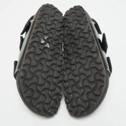 مملوكة مسبقًا صندل برونزا شولر x بيركنستوك جلد أسود مسطح بحزام خلفي مقاس 38