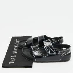 مملوكة مسبقًا صندل برونزا شولر x بيركنستوك جلد أسود مسطح بحزام خلفي مقاس 38