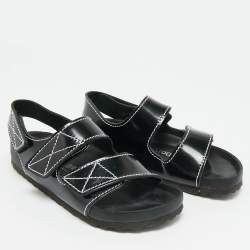 مملوكة مسبقًا صندل برونزا شولر x بيركنستوك جلد أسود مسطح بحزام خلفي مقاس 38