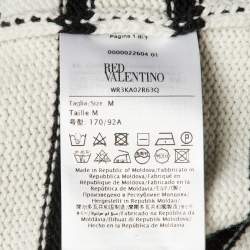 Pre Owned كارديجان ريد فالنتينو تريكوت مخطط بالأبيض مع تفاصيل ربطة مقاس ميديم