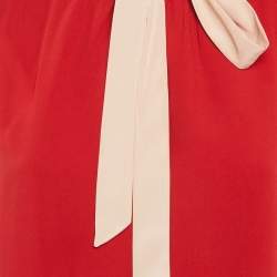 Pre Owned توب رد فالنتينو أحمر كريب برقبة متباينة ورباط تفاصيل بلا أكمام مقاس متوسط - ميديم