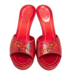 Pre Owned صندل رينيه كاوفيلا جلد ثعبان أحمر مرصع كريستال نعل سميك مقاس 37