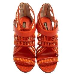 مملوكة مسبقًا صندل روبرتو كافالي جلد ثعبان وجلد برتقالي قفصي مقاس 40