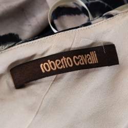 مملوكة مسبقًا فستان روبرتو كافالي ياقة ملتفة حول الرقبة تفاصيل ريش مطبوع أزرق داكن M