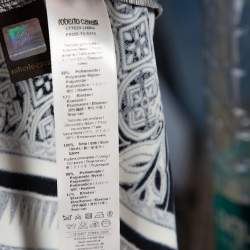 Pre Owned توب روبرتو كافالي جيرسيه مطبوع ترجيدي بايزلي مونوكرومي مقاس وسط (ميديوم)