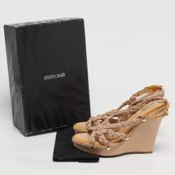 مملوكة مسبقًا صندل روبerto كافالي جلدي مضفر ذهبي بكعب عريض بحزام للكاحل مقاس 38