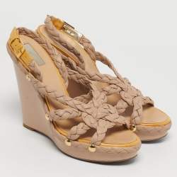 مملوكة مسبقًا صندل روبerto كافالي جلدي مضفر ذهبي بكعب عريض بحزام للكاحل مقاس 38