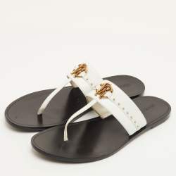 مملوكة مسبقًا حذاء فلات سيور جلد أبيض مرصع روبرتو كافالي مقاس 39