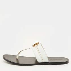 مملوكة مسبقًا حذاء فلات سيور جلد أبيض مرصع روبرتو كافالي مقاس 39
