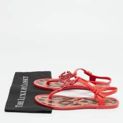 مملوكة مسبقًا صندل فلات إصبع روبرتو كافالي جلد أسود مزخرف شعار الماركة نمر مقاس 36